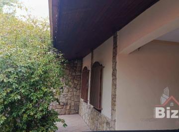 717f3fba6f44322e0a8536a4605e73bf533c4ee2 · Aluga- se ou vende-se ótima casa no jardim Merci, atrás da Andreta