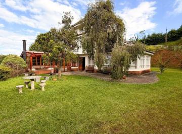 Casa de 5 quartos, Campos do Jordão · Casa com ampla vista a venda em Campos do Jordão