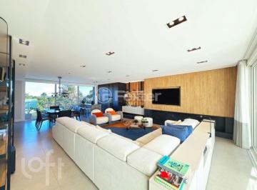 92aee74f · Apartamento, 3 dormitórios, 357.61 m², em Centro