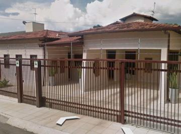 Casa de 5 quartos, Brasília · Casa Térrea na QI 7. Analisa troca por apto Asa Norte