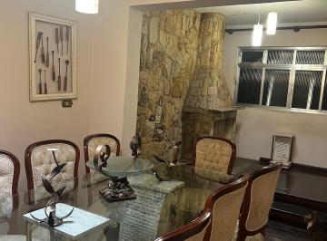 Casa de 4 quartos, Guarulhos · Residência de Esquina Sofisticada com Duas Moradias, Jardim Encantador e Ambi