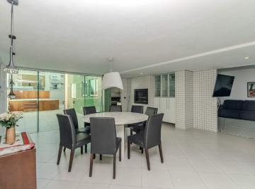 Apartamento · 240m² · 3 Quartos · 2 Vagas · Apartamento Diferenciado à venda no Centro em Balneário Camboriú.
