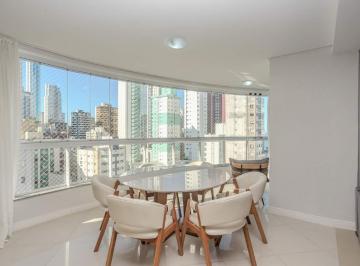 Apartamento · 99m² · 3 Quartos · 2 Vagas · Apartamento à venda no Centro em Balneário Camboriú.