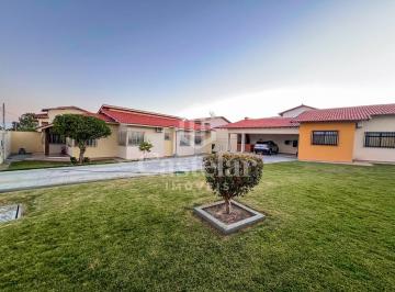 Área Externa · Casa à Venda em Lago dos Cisnes, São Mateus: 4 Quartos, 220m²