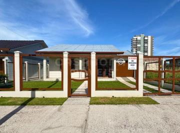 Casa ampla com 4 dormitórios a 250 metros da praia em Arroio do Sal · Casa ampla com 4 dormitórios a 250 metros da praia em Arroio do Sal