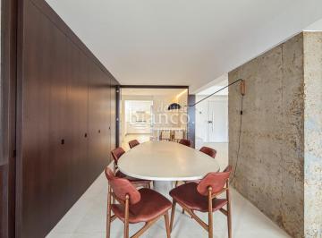 Apartamento · 249m² · 4 Quartos · 2 Vagas · Apartamento reformado, com 4 suítes no Batel