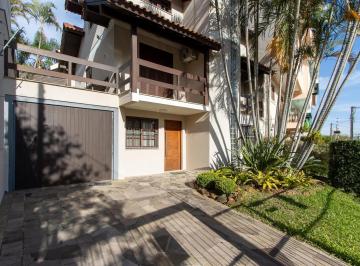 Casa de 3 quartos, Porto Alegre · Excelente casa de 3 dormitórios, 1 suíte, pátio, piscina e vaga para 2 carros co