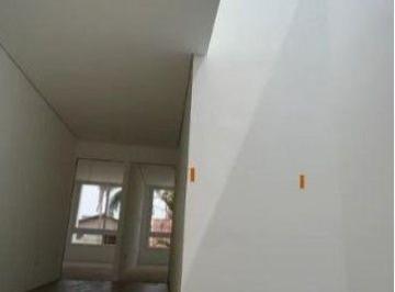 Casa · 175m² · 3 Quartos · 2 Vagas · Casa com 3 dormitórios e 3 banheiros à Venda, 174 m².