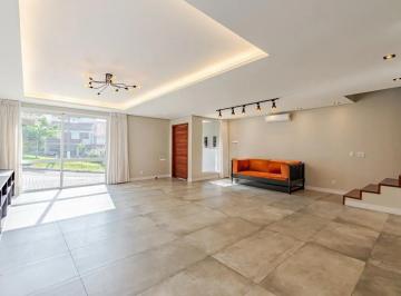 Casa · 333m² · 2 Quartos · 2 Vagas · Casa em condomínio com piscina e salão privativo na Vila Nova