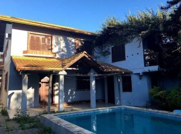 Casa · 559m² · 4 Quartos · 5 Vagas · Casa de 365m² - 4 dormitórios sendo 3 suítes e 5 vagas de garagem no bairro Partenon