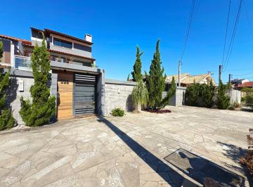 Casa de 4 quartos, Porto Alegre · Em busca de uma casa espaçosa e cheia de comodidades no bairro Hípica
