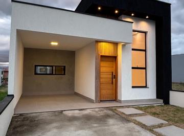 Casa de 3 quartos, Pindamonhangaba · Linda casa em condomínio Fechado