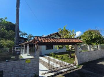 Casa · 1050m² · 5 Quartos · 5 Vagas · 
                                Casa Com Amplo terreno no centro de Penha
                         