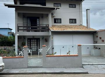 Casa · 5 Quartos · 2 Vagas · LINDA CASA TRIPLEX À VENDA – PENHA/SC