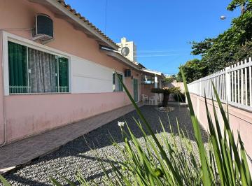 Casa · 3 Quartos · 4 Vagas ·
Casa No Centro de Balneário Piçarras