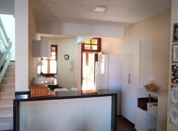 Casa · 385m² · 3 Quartos · 2 Vagas · 
                                Sobrado à Venda Mobiliado na Armação
                            