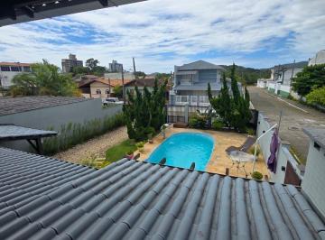 Casa · 250m² · 2 Quartos · 4 Vagas · 
                                Casa com piscina no centro de Penha
                            