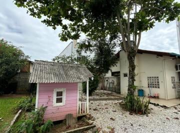 Casa · 572m² · 3 Quartos · 1 Vaga ·
CASA EM BALNEÁRIO PIÇARRAS