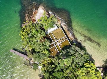 Casa · 354m² · 6 Quartos · Casa de Autor na Baia da Ribeira - Angra dos Reis