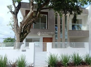 Casa · 145m² · 3 Quartos · Casa/sobrado com 03 dormitórios a 7 minutos do mar.