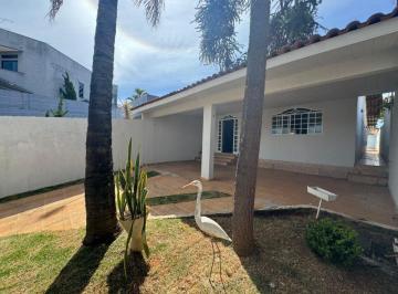 Casa de 3 quartos, Vicente Pires · Vende-se excelente casa na Rua 06 de Vicente Pires, em localização privilegiada, R$ 690.000,00