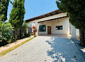Casa de 5 quartos, Vicente Pires · Vicente Pires, Rua 10 - Lote 420m² - 3 Suítes - Piscina - Churrasqueira - Condomínio fechado