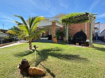 Casa de 4 quartos, Águas de São Pedro · CASA 4 suítes - Águas de São Pedro