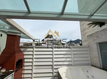 Apartamento · 100m² · 2 Quartos · 1 Vaga · Leblon, Quadra da Praia: Cobertura Triplex com Terraço e Hidromassagem