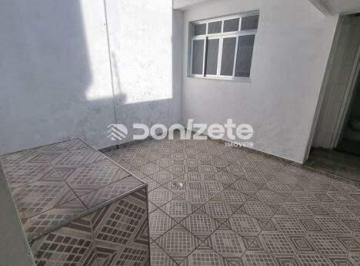 Casa · 131m² · 2 Quartos · 1 Vaga · Sobrado para Aluguel em Vila Assunção (Santo André) • 2 Dorms • 3 Banheiros • 1 Vaga