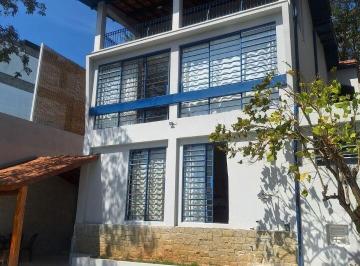Casa · 367m² · 4 Quartos · 2 Vagas · Casa no Pacaembu com piscina, 4 Quartos ,2 suítes e 2 vagas