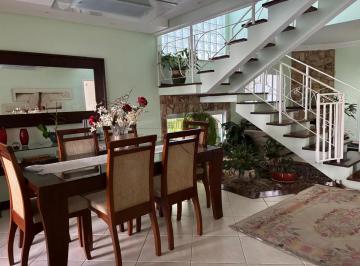 Casa de 6 quartos, São José dos Campos · Casa com área gourmet em Condomínio Urbanova Residencial Portal da Serra 6 Quartos 420m².