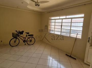 Casa · 250m² · 3 Quartos · 4 Vagas · Oportunidade - Casa - Bosque dos Eucaliptos - 3 Dormitórios - 130m².