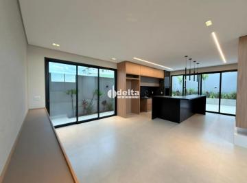 Casa · 300m² · 3 Quartos · 4 Vagas · Casa em condomínio com 3 suítes disponível para locação e venda no bairro Granja Marileusa em Uberlâ