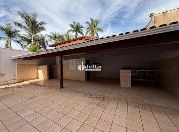 Casa · 360m² · 3 Quartos · 5 Vagas · Casa residencial com 3 quartos sendo 1 suíte disponível para locação no bairro Vigilato Pereira em U