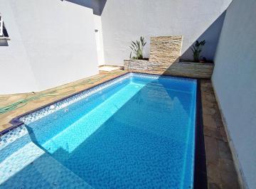 NULL · Casa residencial com 3 suítes disponível para locação no bairro Jardim Karaíba em Uberlândia-MG