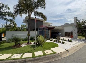Casa · 360m² · 3 Quartos · 4 Vagas · Casa para alugar no condomínio em Atibaia com 3 suítes e piscina