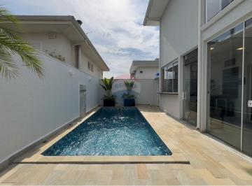 Casa · 360m² · 3 Quartos · 4 Vagas · Casa para alugar no condomínio em Atibaia com 3 suítes e piscina