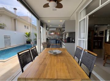 Casa · 223m² · 3 Quartos · 4 Vagas · Casa para alugar no condomínio em Atibaia com 3 suítes e piscina