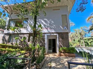 Casa · 294m² · 4 Quartos · 10 Vagas · Casa em Águas de Lindóia com Terreno de 1.097 m² Próxima ao Balneário