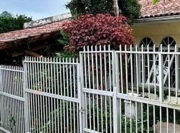 Casa · 254m² · 3 Quartos · 2 Vagas · Casa à venda com 3 quartos, quintal arborizado e espaço gourmet