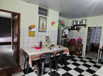 Casa · 205m² · 2 Quartos · 1 Vaga · Imóvel com ponto comercial e quintal grande à venda em Ananindeua