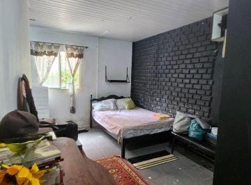 Casa · 205m² · 2 Quartos · 1 Vaga · Casa ampla com comércio ativo no bairro 40 Horas em Ananindeua