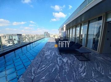 8cb211e8f715b13d8806a686f785afd4578d21fe · Studio fora de rota em Condominio com assinatura Versace