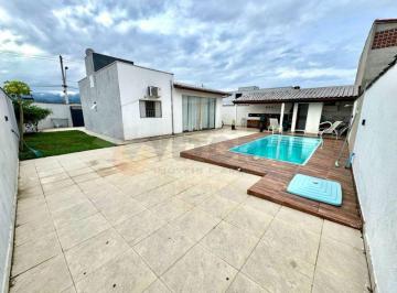 Casa de 2 quartos, Caraguatatuba · Casa à venda no Balneário dos Golfinhos em Caraguatatuba SP