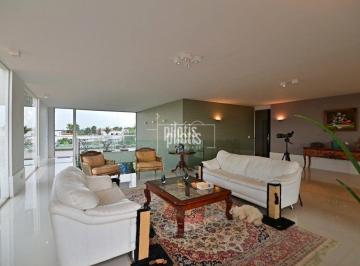 Casa · 650m² · 4 Quartos · 4 Vagas · Casa reformada no Lago Sul. Excelente oportunidade