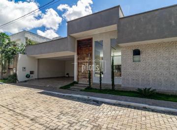 Casa · 340m² · 3 Quartos · 4 Vagas · BELÍSSIMA CASA NO SETOR ARNIQUEIRAS QD 5!