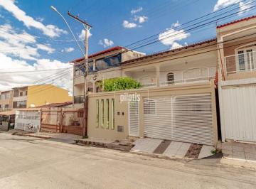 Casa · 229m² · 5 Quartos · 3 Vagas · Sobrado no Riacho Fundo I