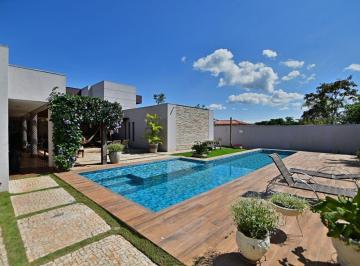 Casa · 550m² · 4 Quartos · 6 Vagas · Alto padrão no Lago Sul com vista panorâmica