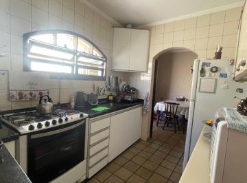 Apartamento en Venda de 3 quartos  · Sobrado a venda no Jaguaré, 220m de área construída. salão de jogos, churrasqueira e planejados.