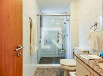 Este espaçoso apartamento localizado em São Paulo oferece uma experiência de vid · Apartamento à Venda - Morumbi, 4 Quartos, 136 m2